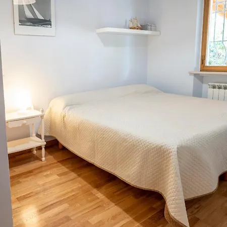 Singola, Quadrilocale Con Giardino A