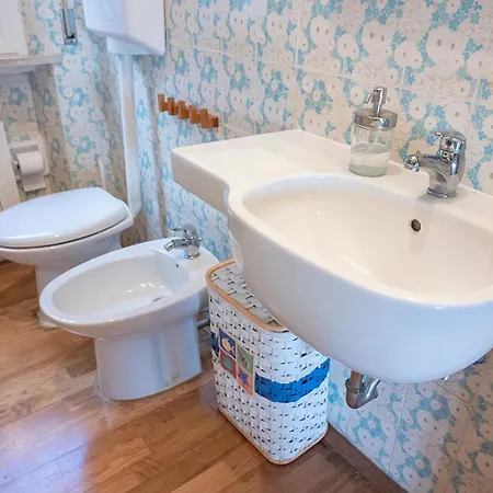 Singola, Quadrilocale Con Giardino A Apartmán *