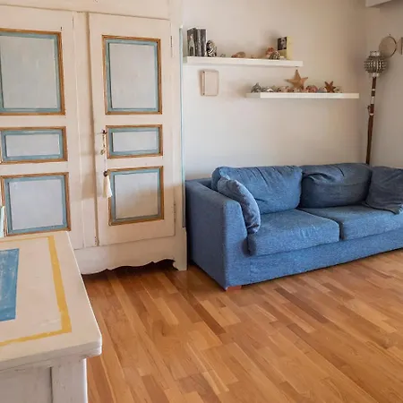 Singola, Quadrilocale Con Giardino A Apartmán *