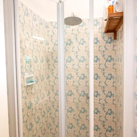 Singola, Quadrilocale Con Giardino A