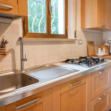 Lägenhet Singola, Quadrilocale Con Giardino A