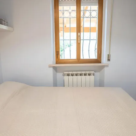 Singola, Quadrilocale Con Giardino A *