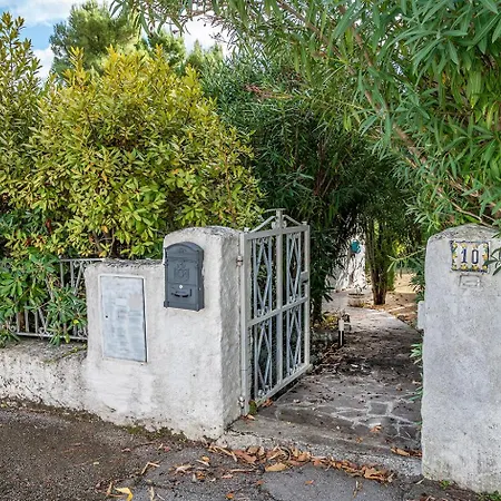 Singola, Quadrilocale Con Giardino A *