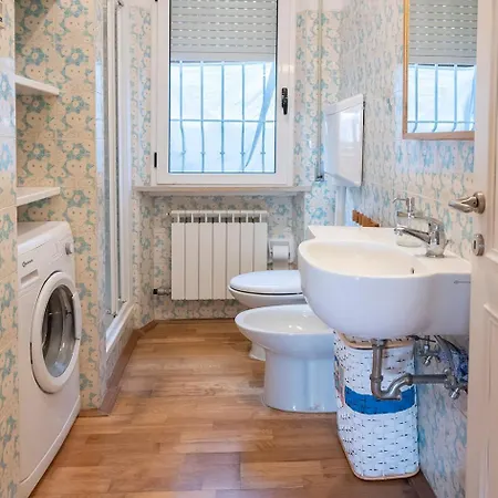 Singola, Quadrilocale Con Giardino A *