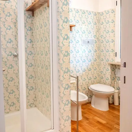 Lägenhet Singola, Quadrilocale Con Giardino A *