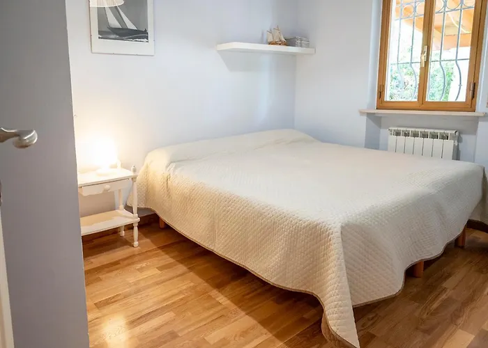 N269 - Singola, Quadrilocale Con Giardino A