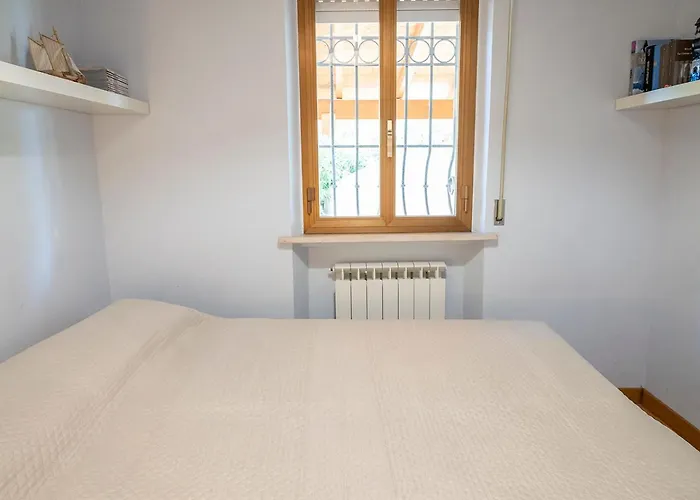 N269 - Singola, Quadrilocale Con Giardino A *